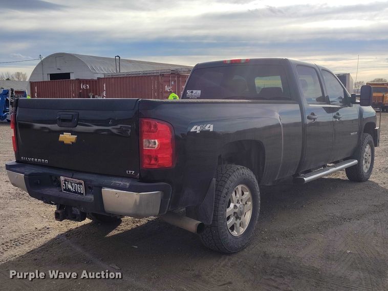 image for item EC8978 2013 Chevrolet Silverado 3500HD Crew Cab pickup truck