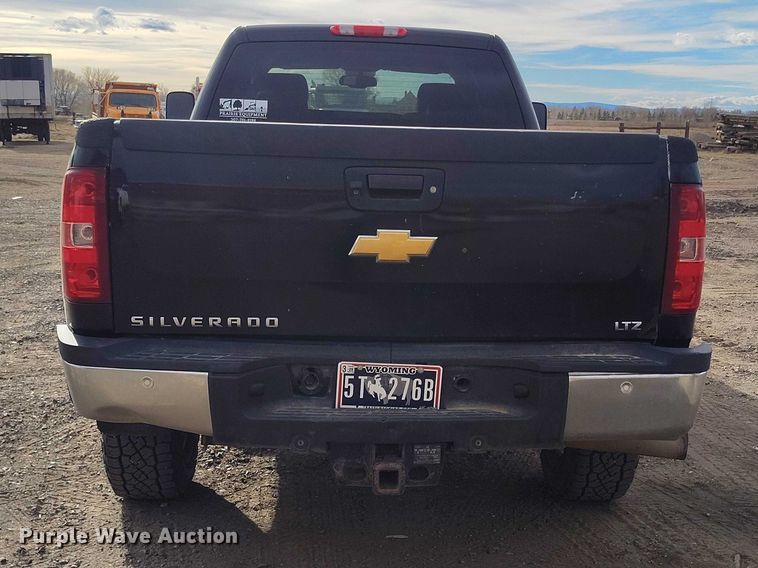 image for item EC8978 2013 Chevrolet Silverado 3500HD Crew Cab pickup truck