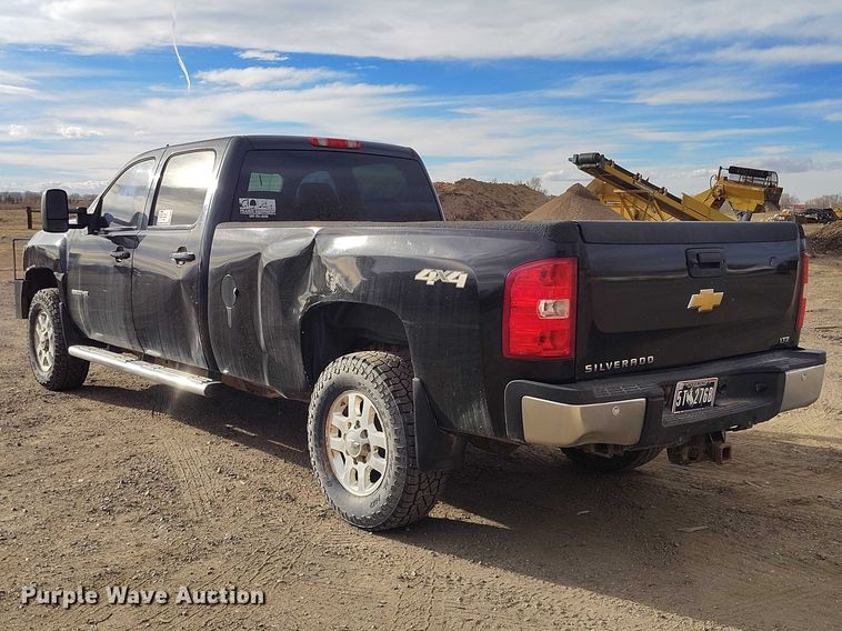 image for item EC8978 2013 Chevrolet Silverado 3500HD Crew Cab pickup truck