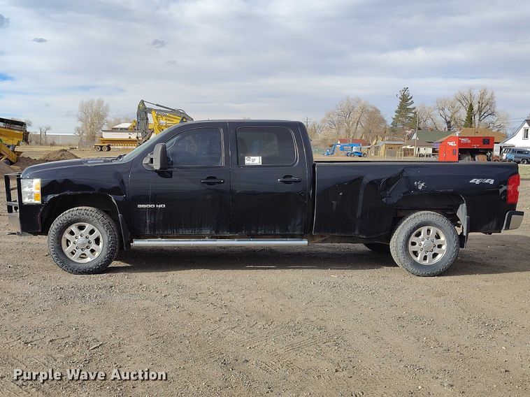 image for item EC8978 2013 Chevrolet Silverado 3500HD Crew Cab pickup truck