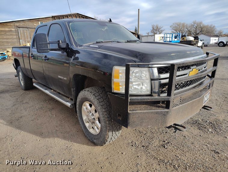 image for item EC8978 2013 Chevrolet Silverado 3500HD Crew Cab pickup truck