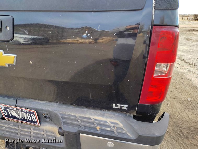 image for item EC8978 2013 Chevrolet Silverado 3500HD Crew Cab pickup truck