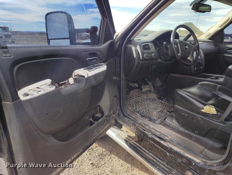 image for item EC8978 2013 Chevrolet Silverado 3500HD Crew Cab pickup truck