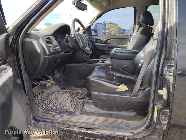 image for item EC8978 2013 Chevrolet Silverado 3500HD Crew Cab pickup truck