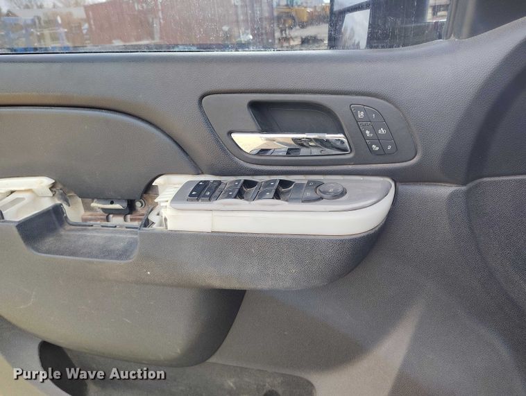 image for item EC8978 2013 Chevrolet Silverado 3500HD Crew Cab pickup truck