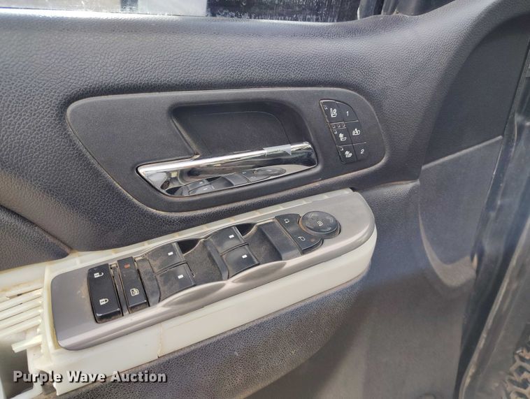 image for item EC8978 2013 Chevrolet Silverado 3500HD Crew Cab pickup truck