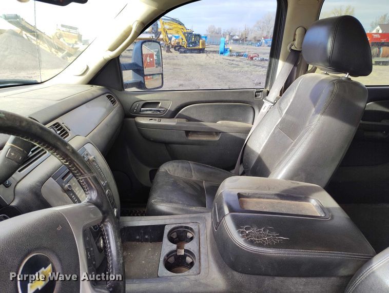 image for item EC8978 2013 Chevrolet Silverado 3500HD Crew Cab pickup truck