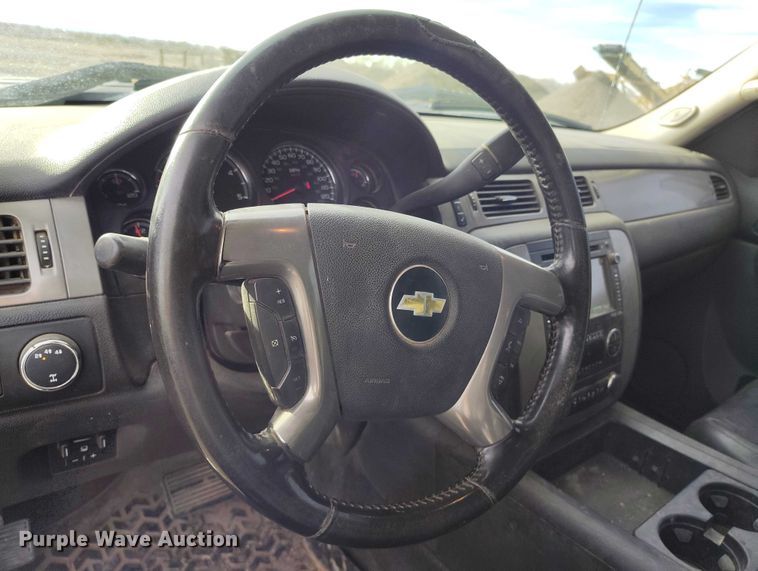 image for item EC8978 2013 Chevrolet Silverado 3500HD Crew Cab pickup truck