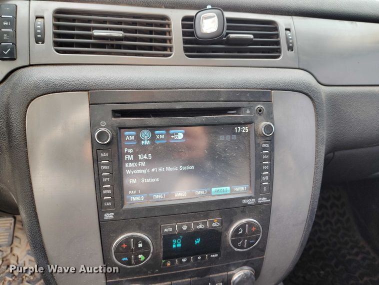 image for item EC8978 2013 Chevrolet Silverado 3500HD Crew Cab pickup truck