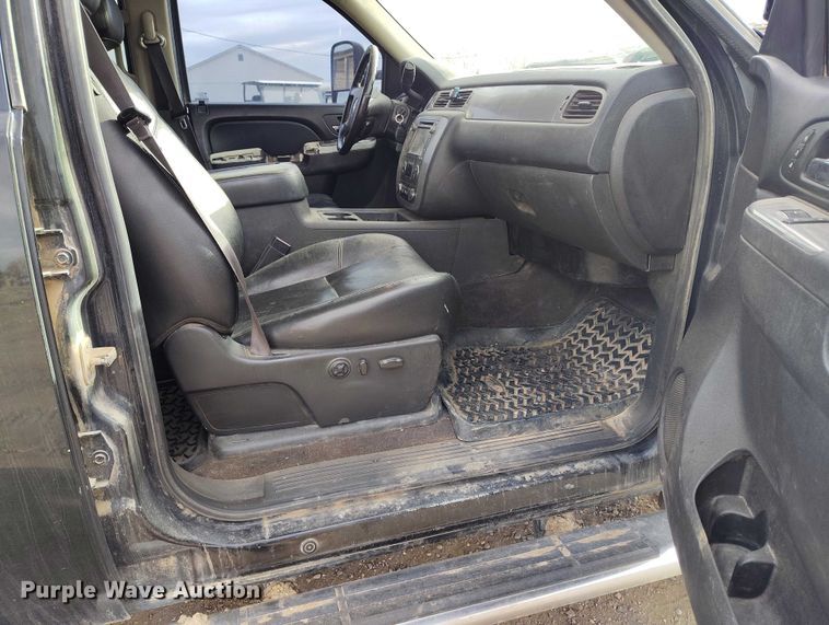 image for item EC8978 2013 Chevrolet Silverado 3500HD Crew Cab pickup truck