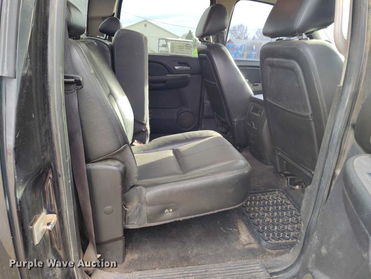 image for item EC8978 2013 Chevrolet Silverado 3500HD Crew Cab pickup truck