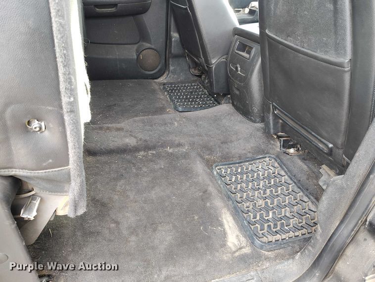 image for item EC8978 2013 Chevrolet Silverado 3500HD Crew Cab pickup truck