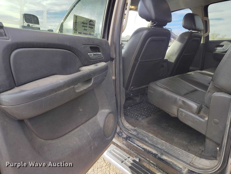 image for item EC8978 2013 Chevrolet Silverado 3500HD Crew Cab pickup truck