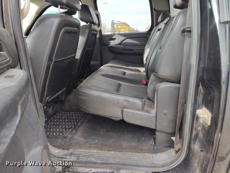 image for item EC8978 2013 Chevrolet Silverado 3500HD Crew Cab pickup truck