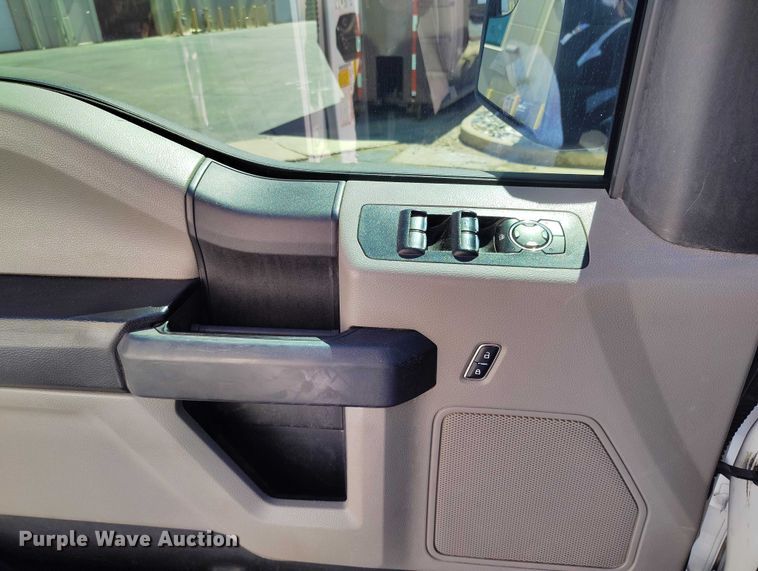 image for item EC8986 2018 Ford F-150 Crew Cab pickup truck