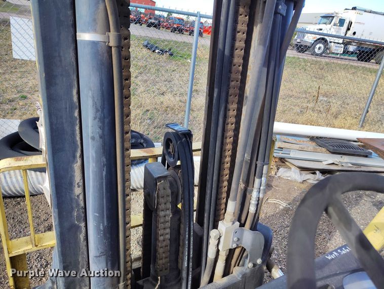 image for item EC8990 2003 Hyster 100 forklift