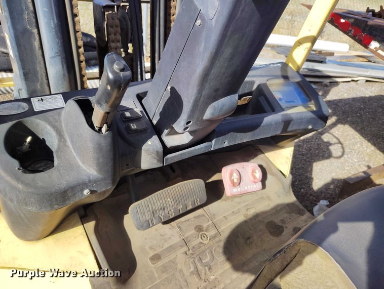 image for item EC8990 2003 Hyster 100 forklift