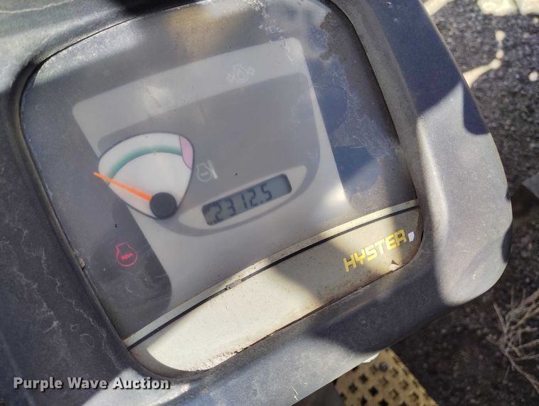 image for item EC8990 2003 Hyster 100 forklift