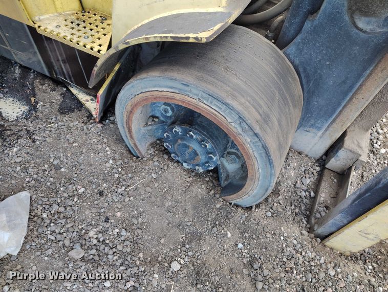 image for item EC8990 2003 Hyster 100 forklift