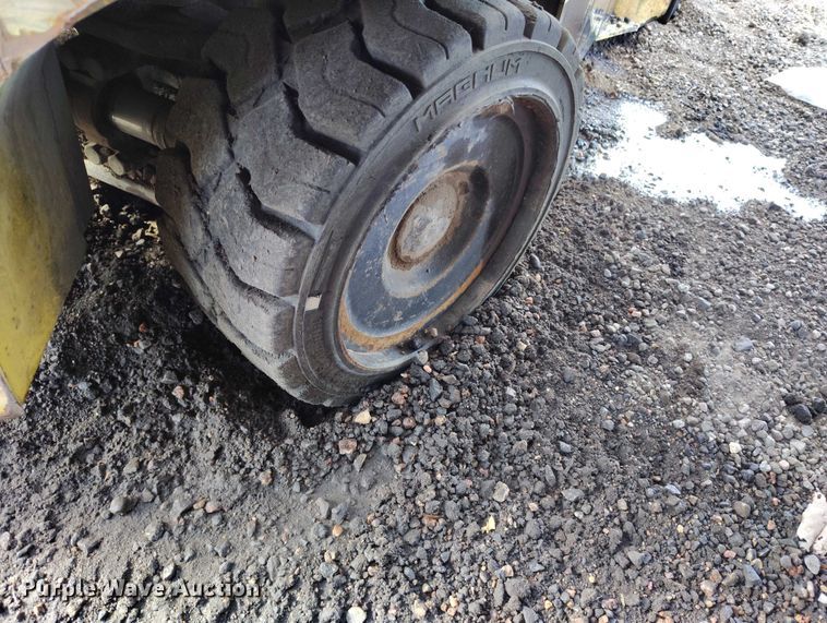 image for item EC8990 2003 Hyster 100 forklift