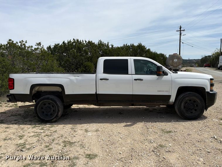 image for item ED5173 2016 Chevrolet Silverado 2500HD Crew Cab pickup truck