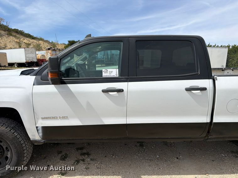 image for item ED5173 2016 Chevrolet Silverado 2500HD Crew Cab pickup truck