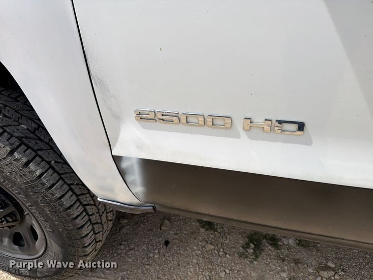 image for item ED5173 2016 Chevrolet Silverado 2500HD Crew Cab pickup truck