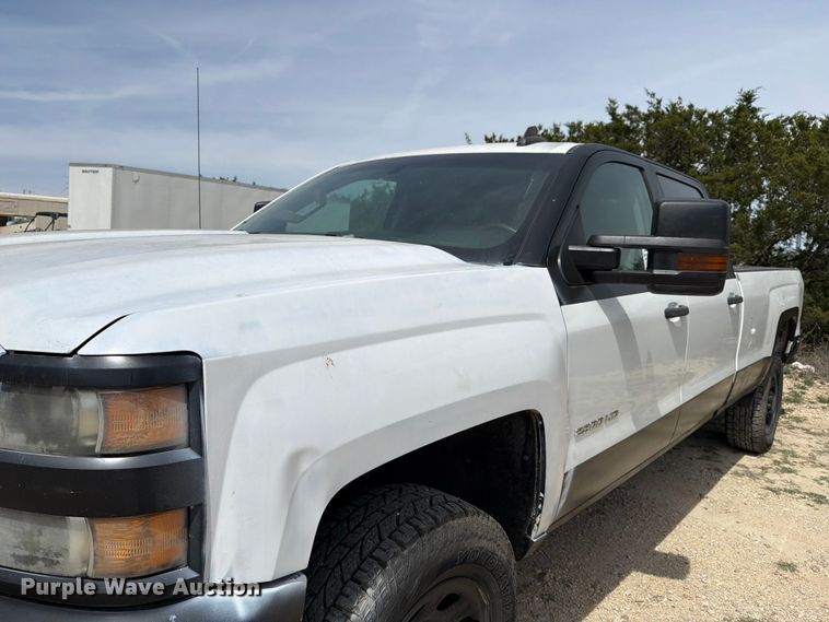 image for item ED5173 2016 Chevrolet Silverado 2500HD Crew Cab pickup truck