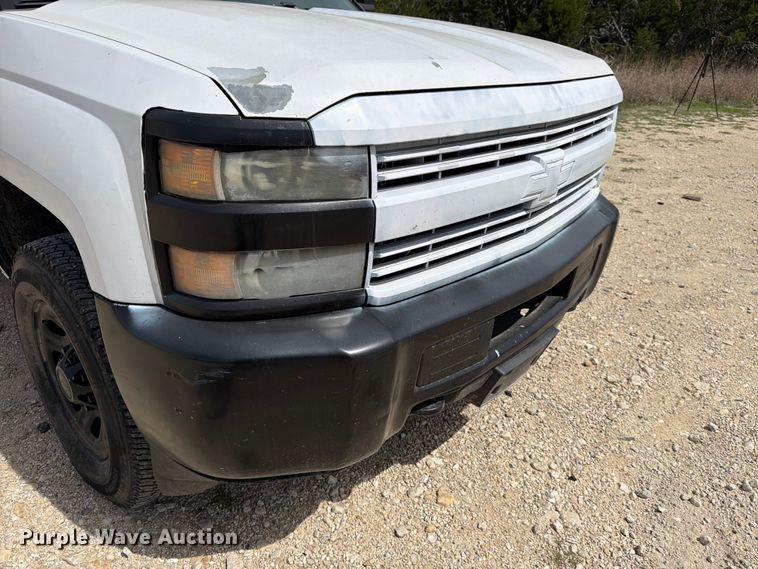 image for item ED5173 2016 Chevrolet Silverado 2500HD Crew Cab pickup truck