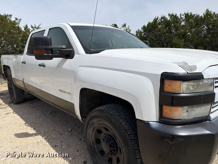 image for item ED5173 2016 Chevrolet Silverado 2500HD Crew Cab pickup truck