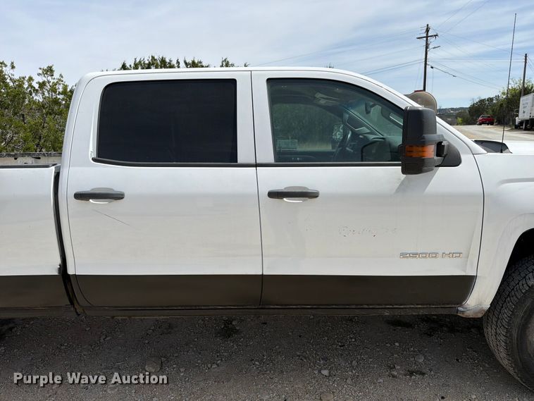 image for item ED5173 2016 Chevrolet Silverado 2500HD Crew Cab pickup truck