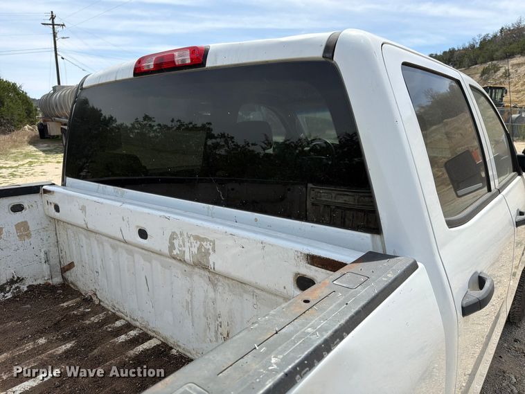 image for item ED5173 2016 Chevrolet Silverado 2500HD Crew Cab pickup truck