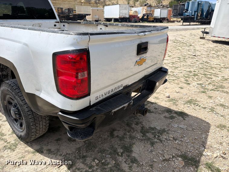 image for item ED5173 2016 Chevrolet Silverado 2500HD Crew Cab pickup truck