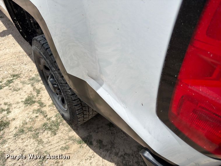 image for item ED5173 2016 Chevrolet Silverado 2500HD Crew Cab pickup truck