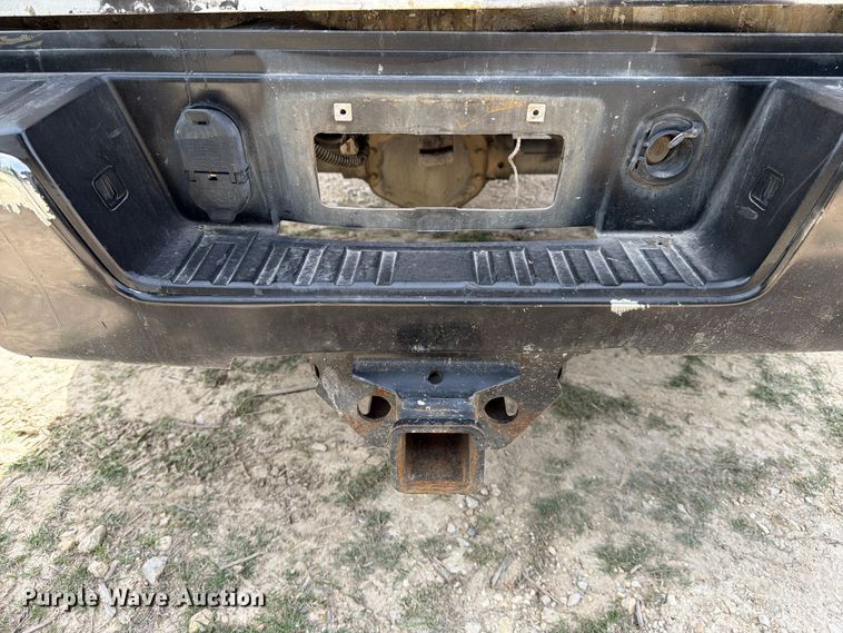 image for item ED5173 2016 Chevrolet Silverado 2500HD Crew Cab pickup truck