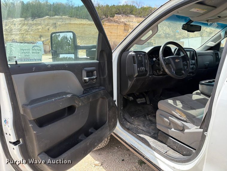 image for item ED5173 2016 Chevrolet Silverado 2500HD Crew Cab pickup truck