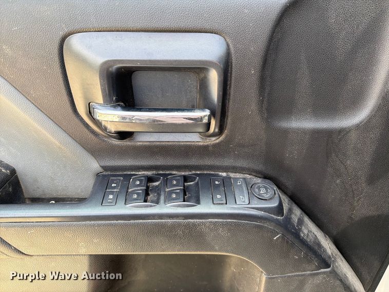 image for item ED5173 2016 Chevrolet Silverado 2500HD Crew Cab pickup truck