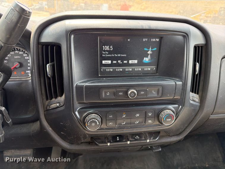 image for item ED5173 2016 Chevrolet Silverado 2500HD Crew Cab pickup truck