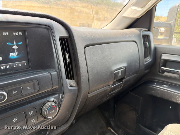 image for item ED5173 2016 Chevrolet Silverado 2500HD Crew Cab pickup truck