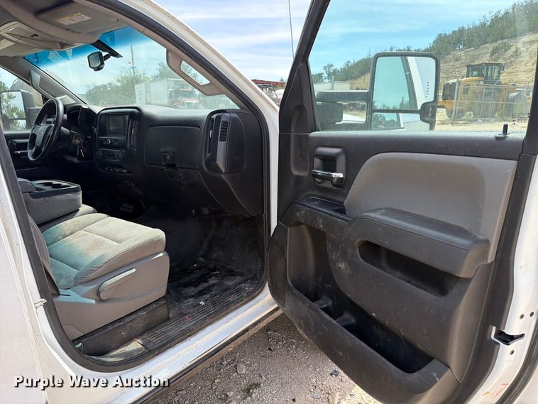 image for item ED5173 2016 Chevrolet Silverado 2500HD Crew Cab pickup truck