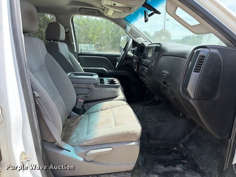 image for item ED5173 2016 Chevrolet Silverado 2500HD Crew Cab pickup truck