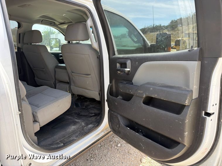 image for item ED5173 2016 Chevrolet Silverado 2500HD Crew Cab pickup truck