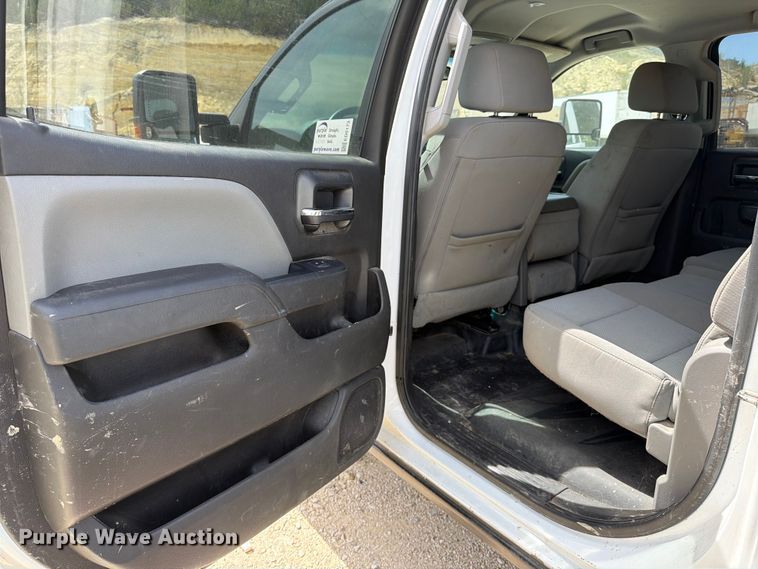 image for item ED5173 2016 Chevrolet Silverado 2500HD Crew Cab pickup truck