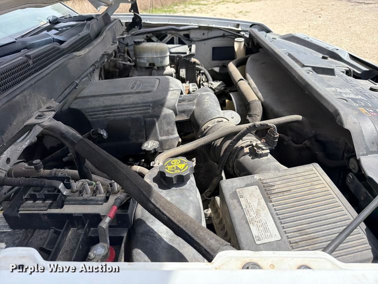 image for item ED5173 2016 Chevrolet Silverado 2500HD Crew Cab pickup truck