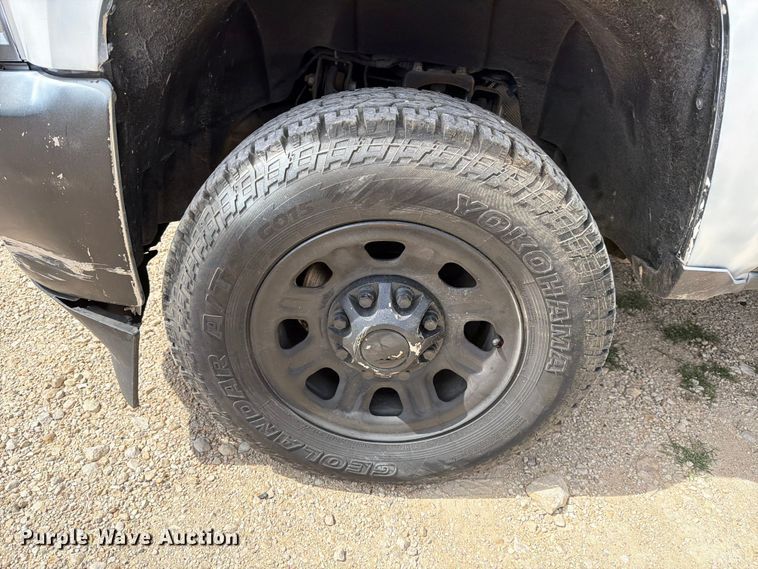 image for item ED5173 2016 Chevrolet Silverado 2500HD Crew Cab pickup truck