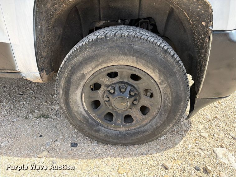 image for item ED5173 2016 Chevrolet Silverado 2500HD Crew Cab pickup truck