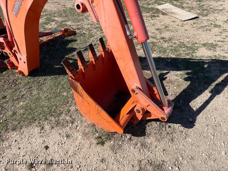 image for item ED5180 Kubota BH92 backhoe attachment