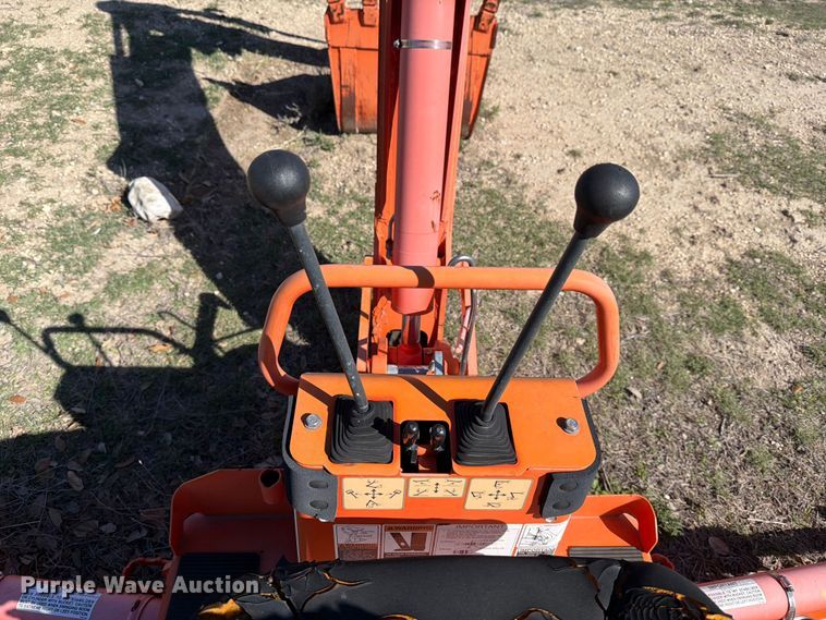 image for item ED5180 Kubota BH92 backhoe attachment