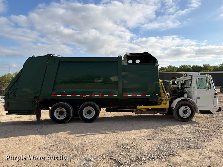 image for item ED5191 2005 Autocar Xpeditor refuse truck