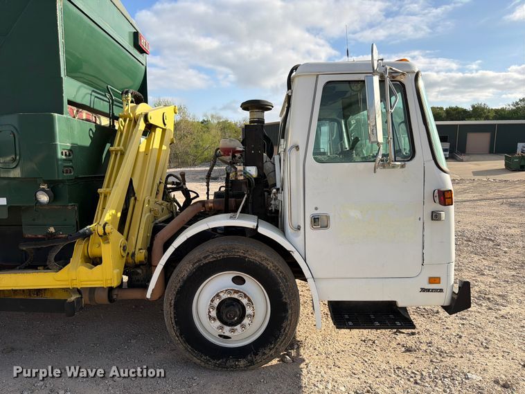 image for item ED5191 2005 Autocar Xpeditor refuse truck